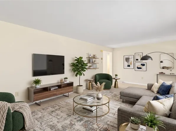28 Elmer Ave, Warwick, RI 02886