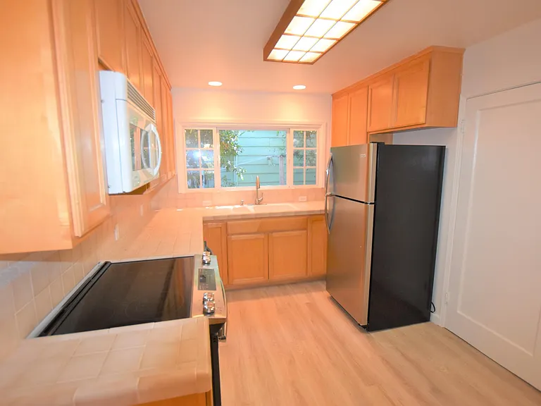 107 Dunsmuir Way — Photo 4