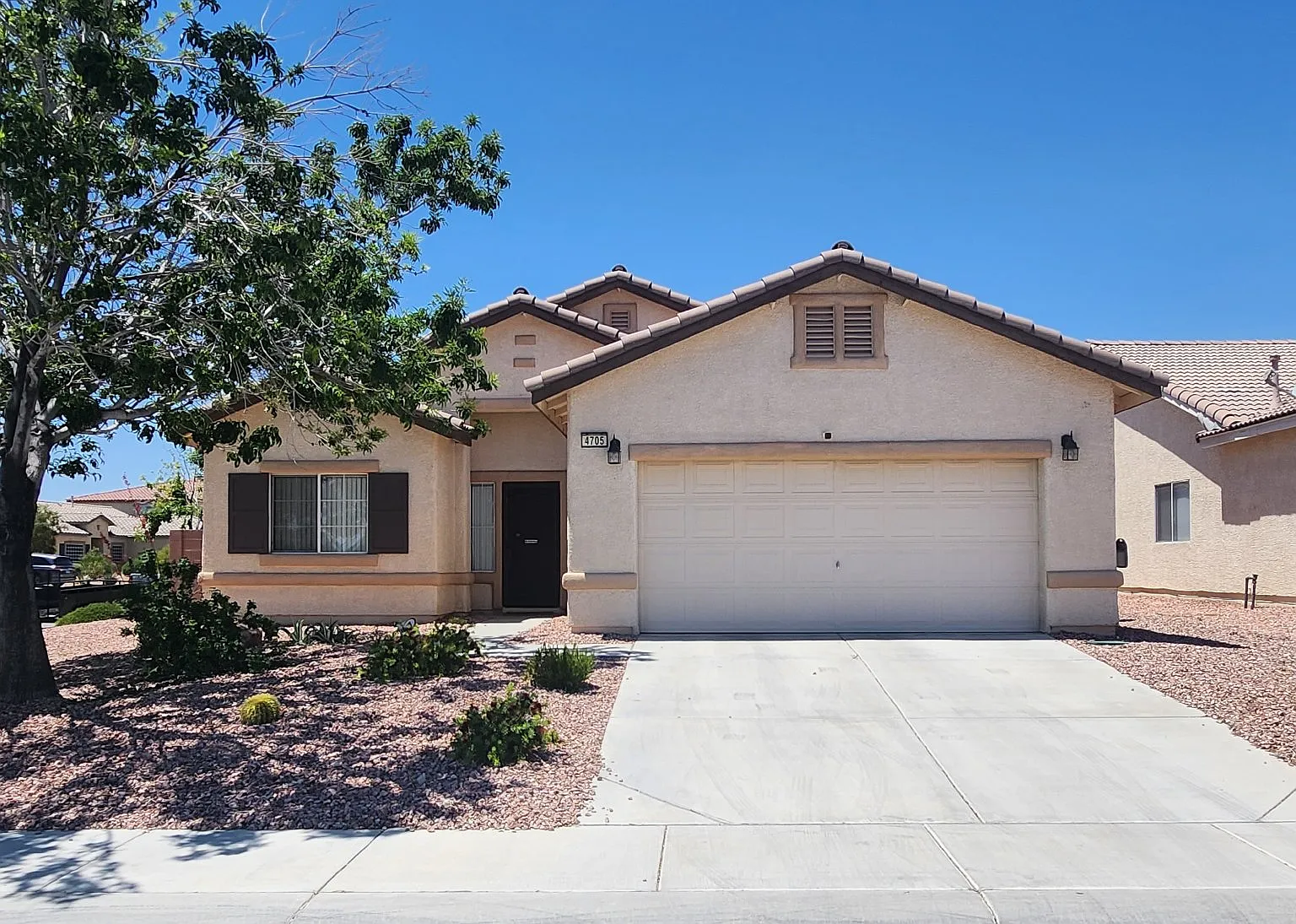 3 bed, 2.0 bath, 1873 sqft, $4,900 — Photo 1