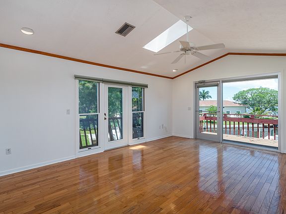3rd image of 216 Bayshore Cir
