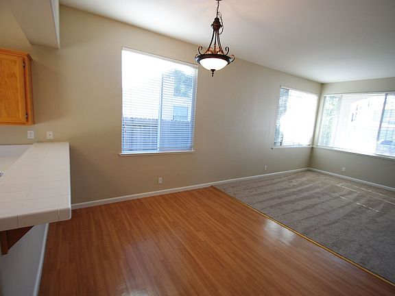 4th image of 577 Blarney Cir