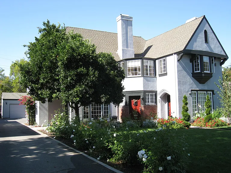 4 Unit apartment house.