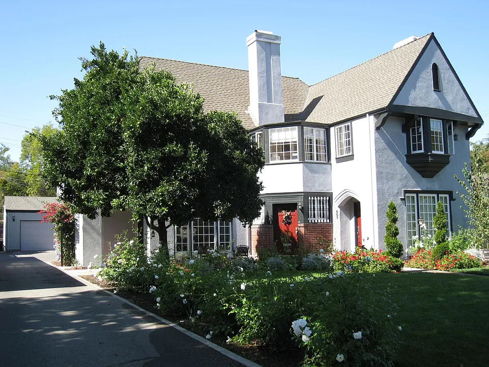 4 Unit apartment house.