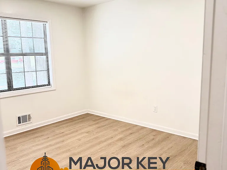 4555 Sugarloaf Pkwy — Photo 34