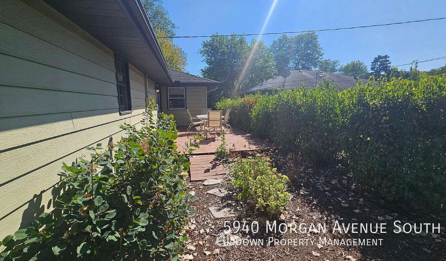 Amazing 4-Bedroom Retreat with 2 Full Baths and 2400 Sq Ft of Space in Minneapolis. — Photo 4