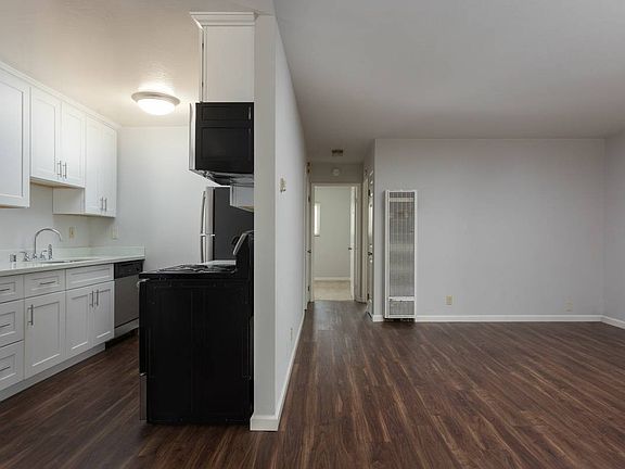 2nd image of 911 Lexington Ave APT 3