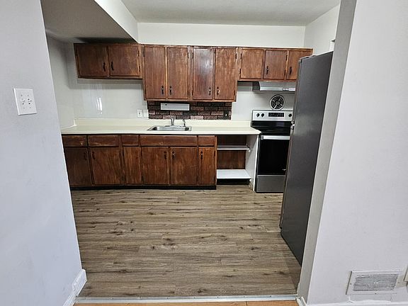 2nd image of 10837 Glen Garry Rd
