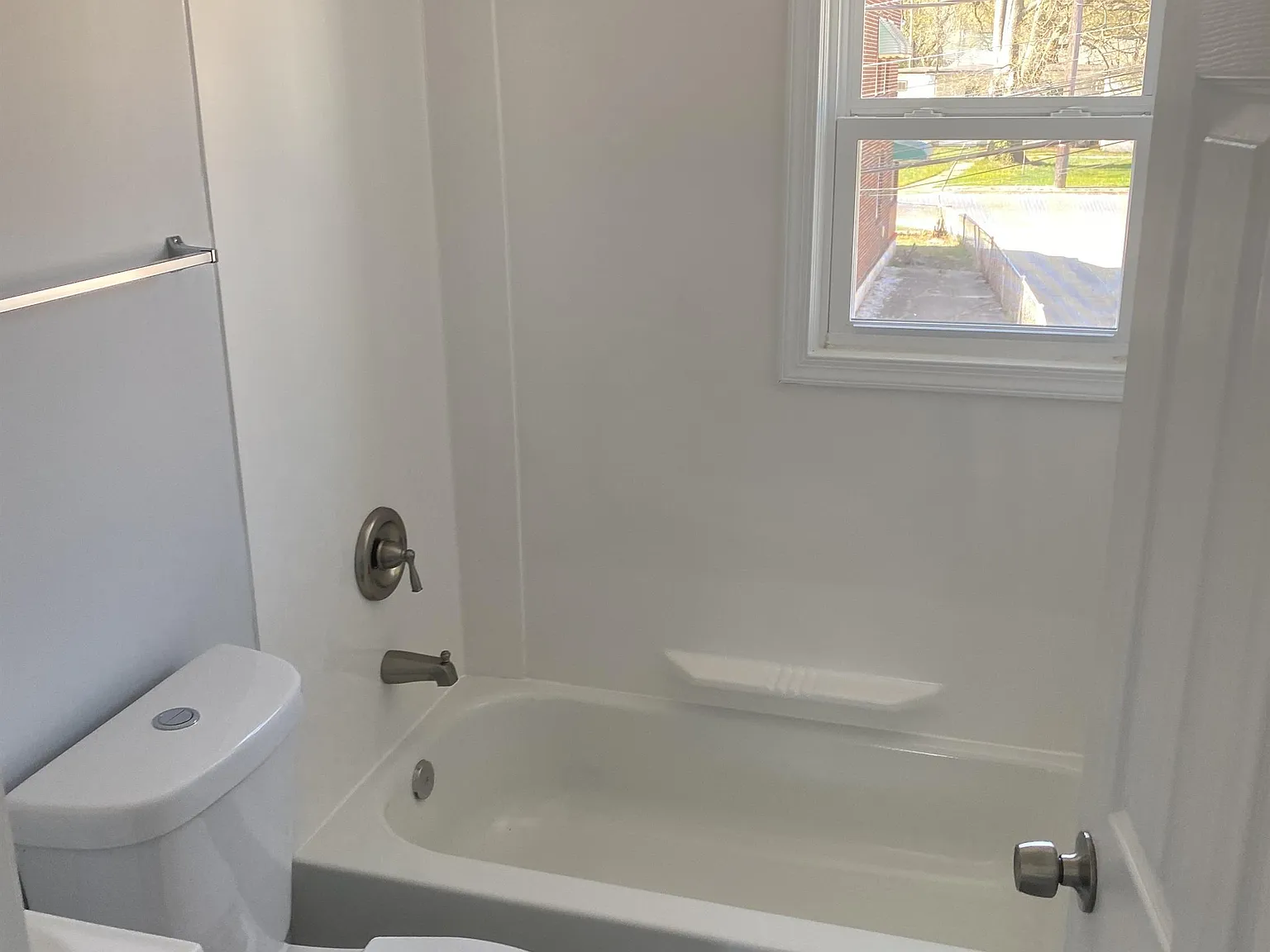 400 Maple Lane - 1 — Photo 4