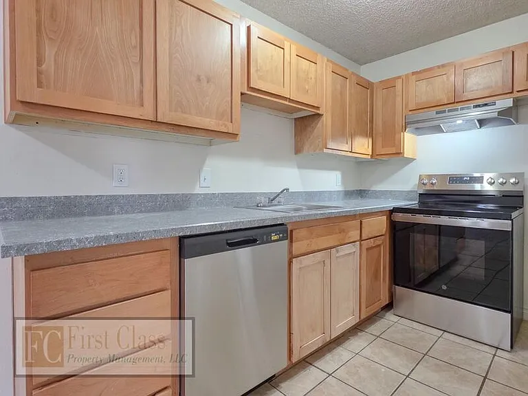 17150 SW Heritage Ct #128 — Photo 8