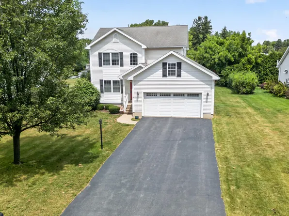 5 Carriage Way, Waterford, NY 12188