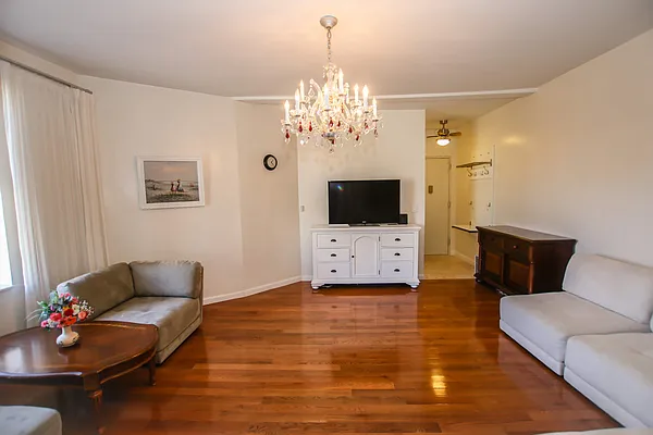 Sold by Remax City Square | media 4