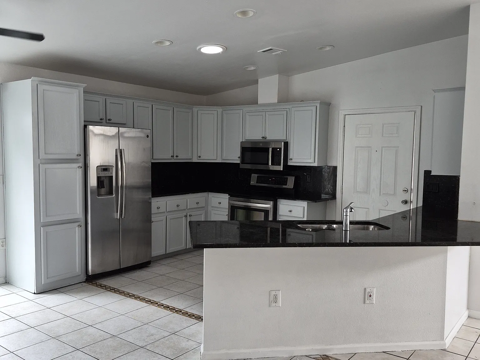 3 bed, 1515 sqft, $2,300 — Photo 4