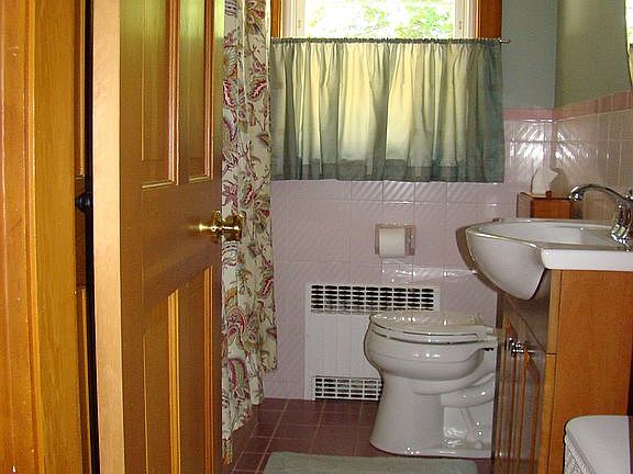 1st Floor Bathroom