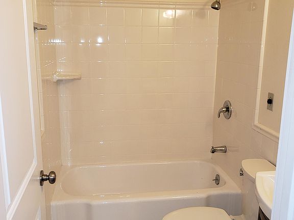 5th image of 800 1st Ave N APT 43