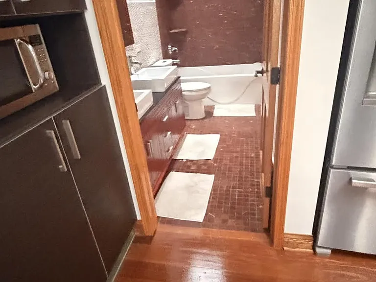 2103 W Erie St #2 — Photo 5