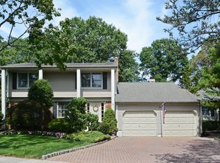 26 Mayling Ct, Edison, NJ 08837