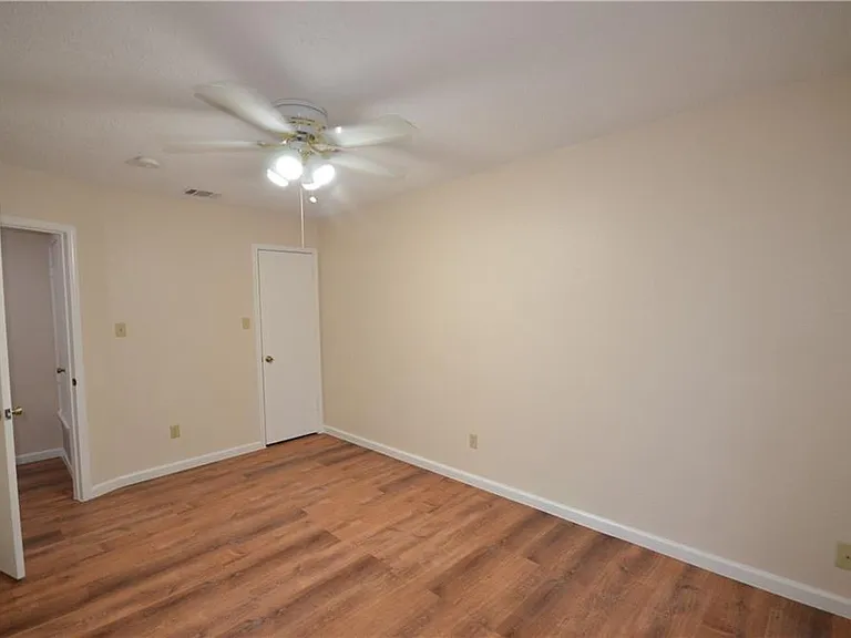13903 Lothian Dr — Photo 30