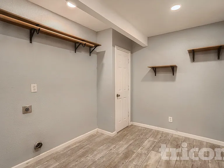 209 Scott Ave — Photo 10