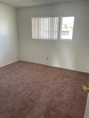 4246 Lockwood Ave Photo 1