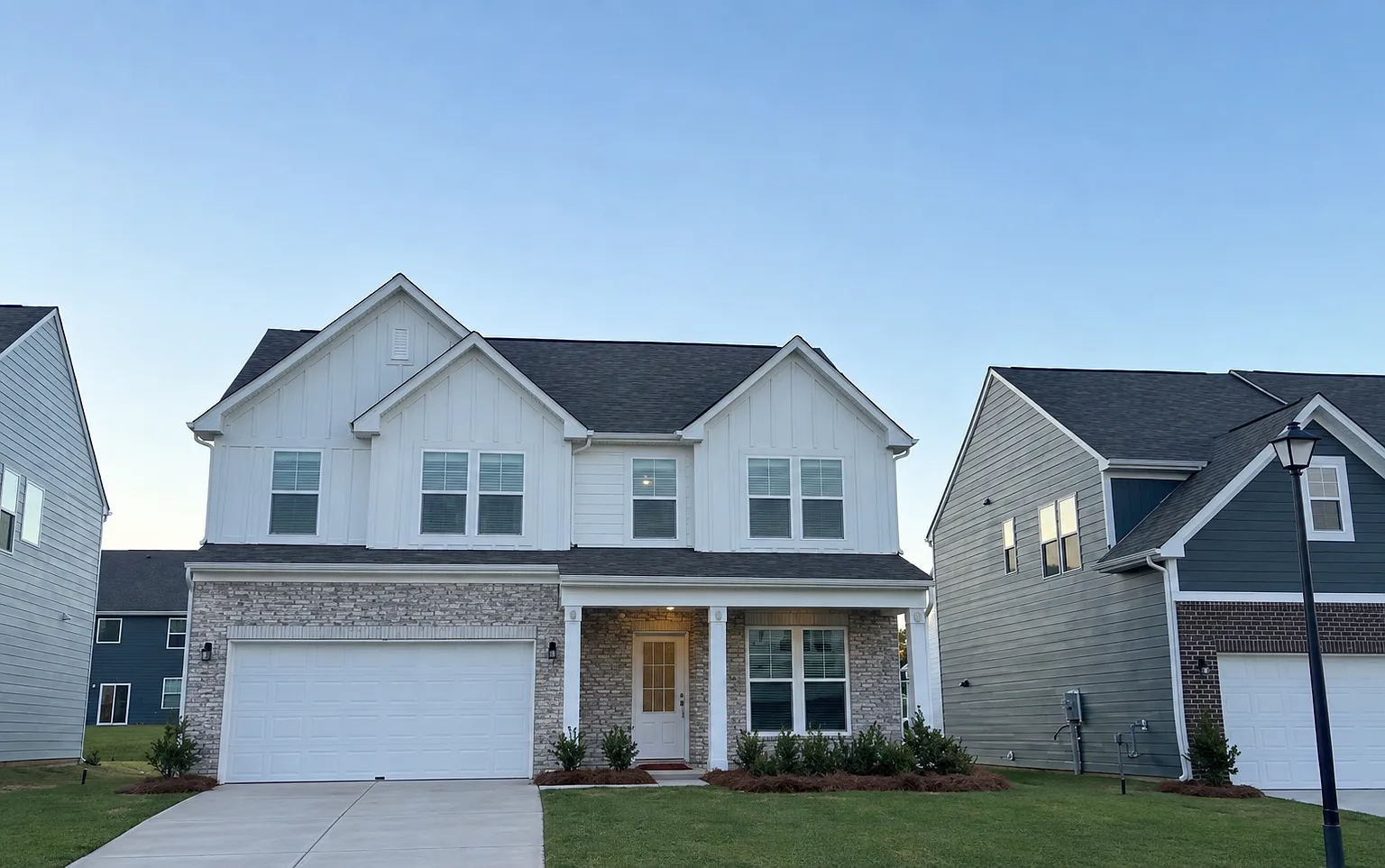 3 bed, 2.5 bath, 2383 sqft, $2,495 — Photo 1