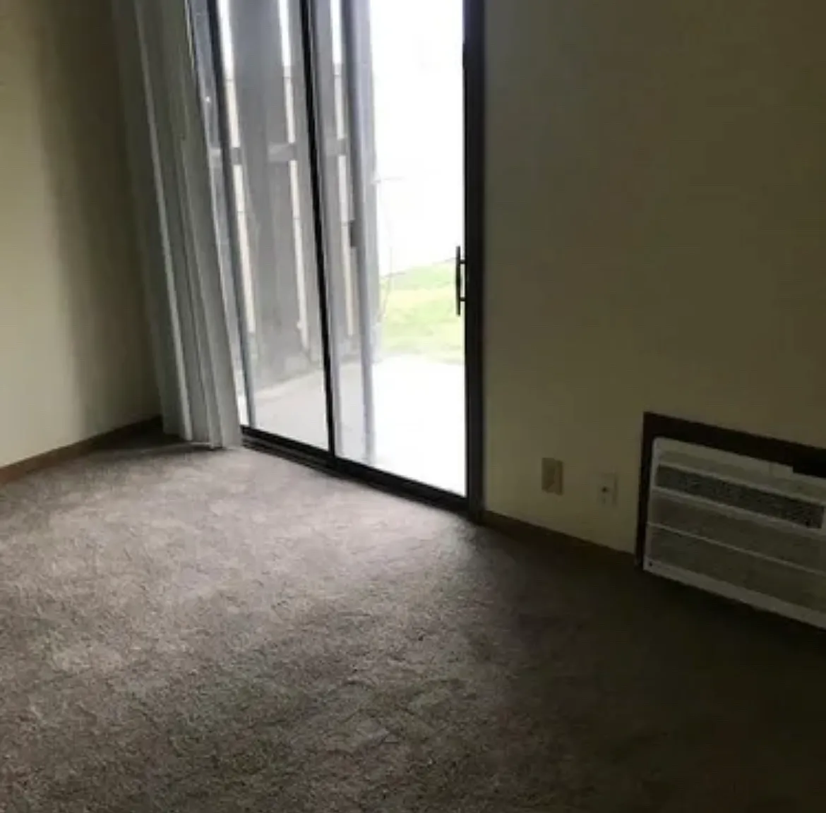 Studio, 400 sqft, $575 — Photo 3