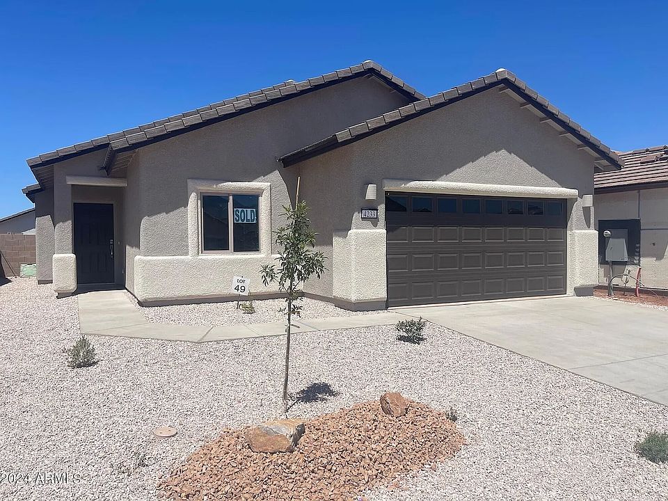 Large front driveway with sheltered home entrance, automatic garage door