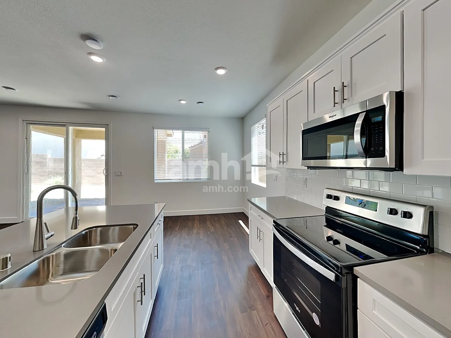 4 bed, 2.5 bath, 2209 sqft, $2,595 — Photo 4