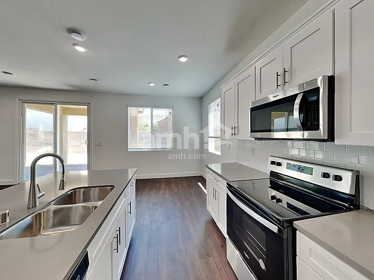 4828 Blushing Star St — Photo 4