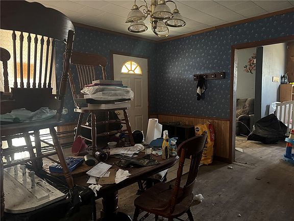 5th image of 125 E Walnut St