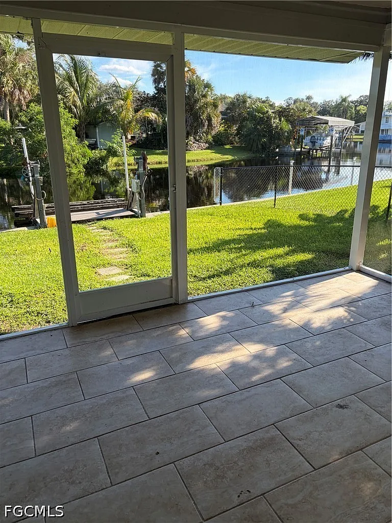 3 bed, 2.0 bath, 2363 sqft, $1,800 — Photo 3