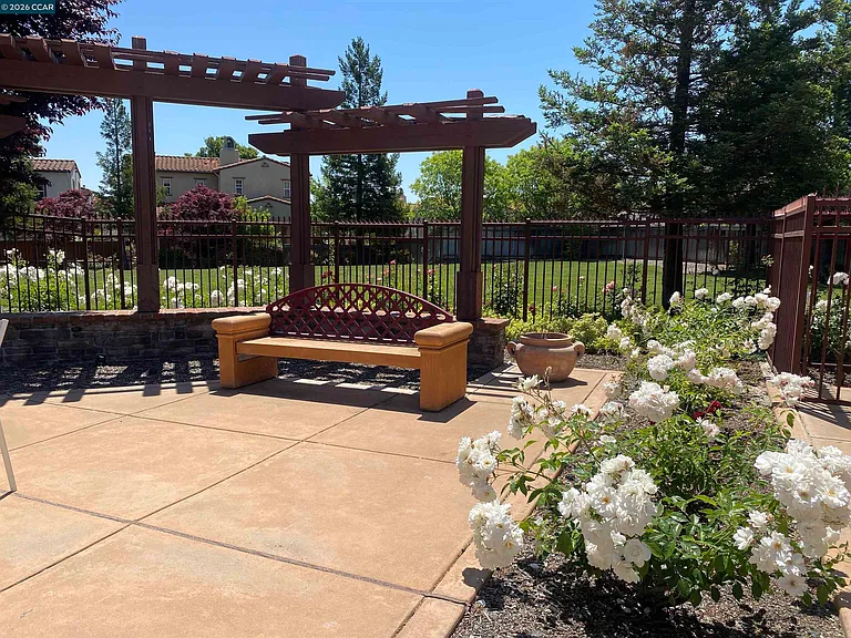 2409 Maidenhair Way — Photo 4