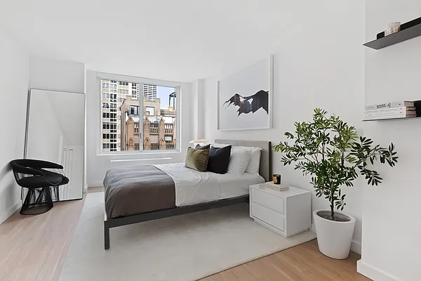 Rented by Greystar | media 6