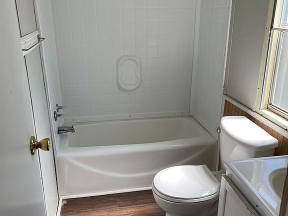 4th image of 2524 Commonwealth Dr #44
