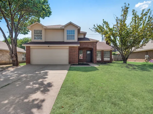 5013 Red Oak Dr, Grand Prairie, TX 75052