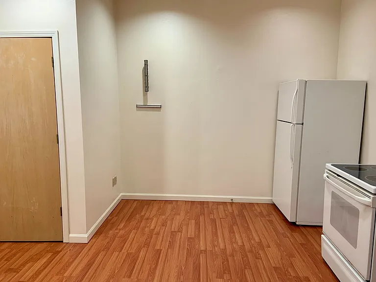 3644 Woodland Park Apartments are located in Wallingford — Photo 11