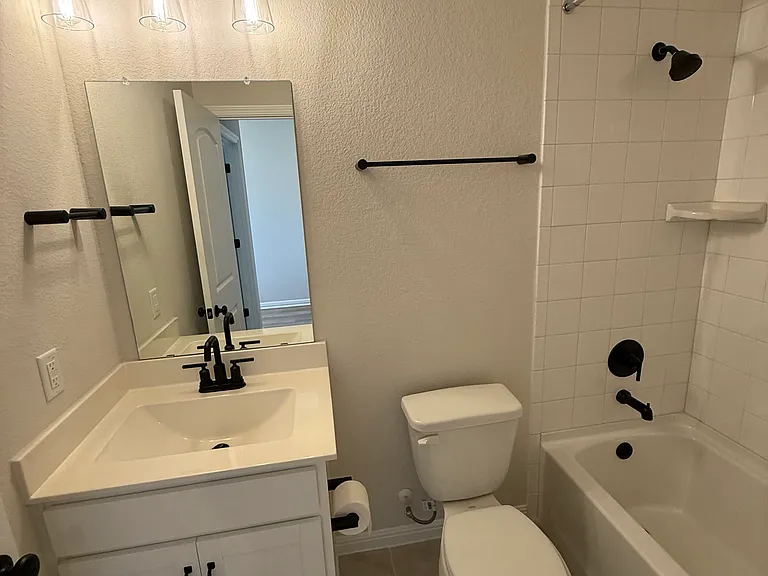 212 Swinging H Ln — Photo 9