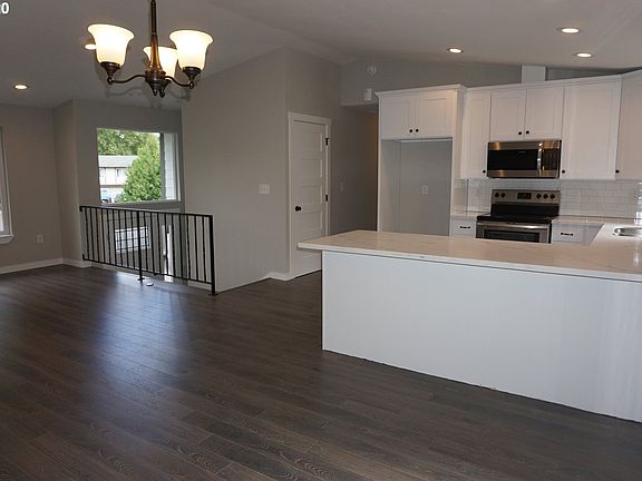 5th image of 3302 NE 130th Ct