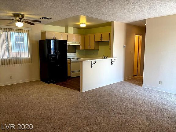 4th image of 1717 Stewart Ave #A