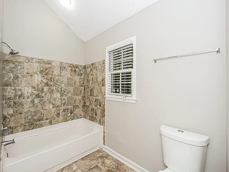 150 Oak St — Photo 11