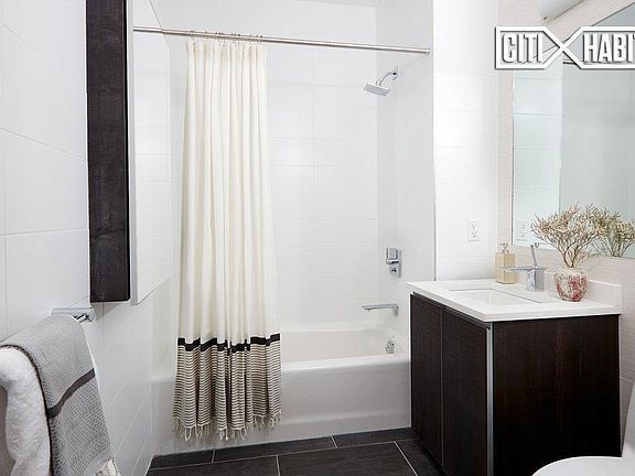 5th image of 321 W 37th St APT 7J
