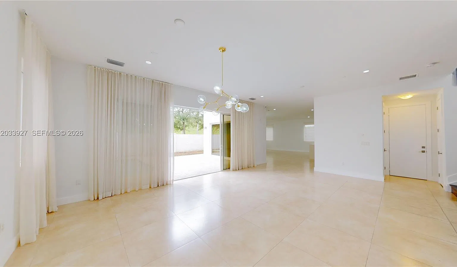 5 bed, 3624 sqft, $8,500 — Photo 1