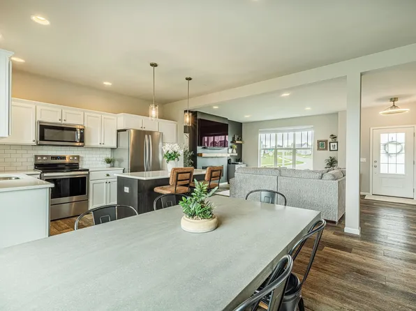 6111 E Red Oak Trl, Mc Farland, WI 53558