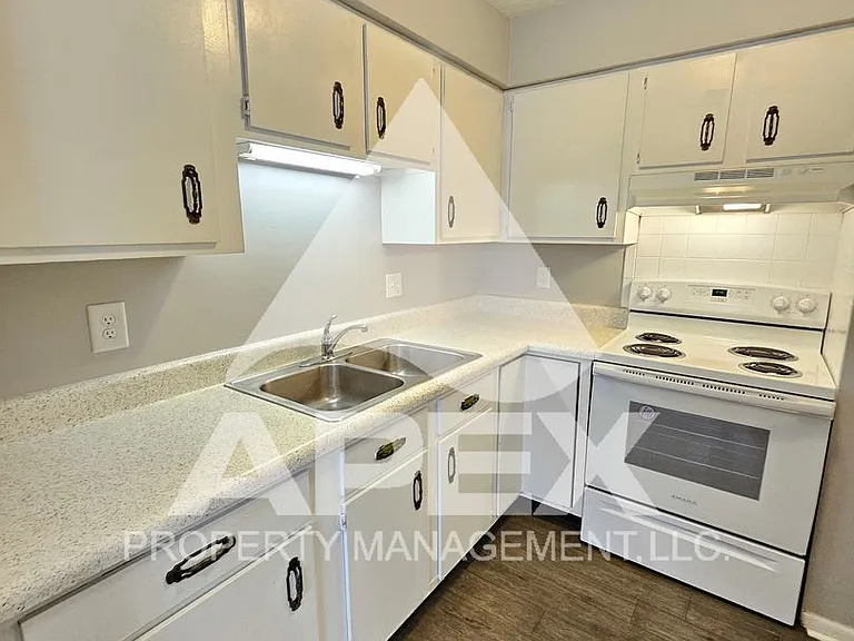 Fairhill Apartments — Photo 8