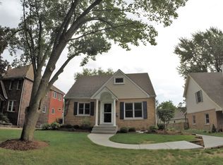 811 N Blanchard St, Wheaton, IL 60187