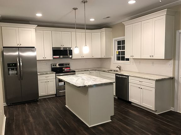2nd image of 10 Stoneybrook Ln
