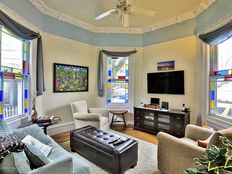 44 Webb Ave — Photo 8