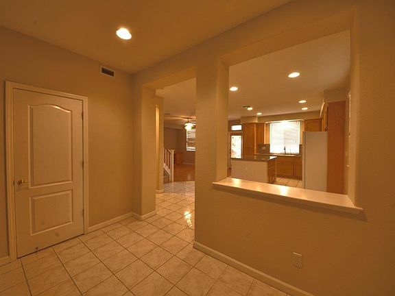 Entry way to Kitchen/Family Room