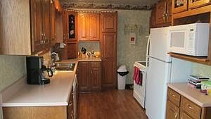 4th image of 617 Bartlett St