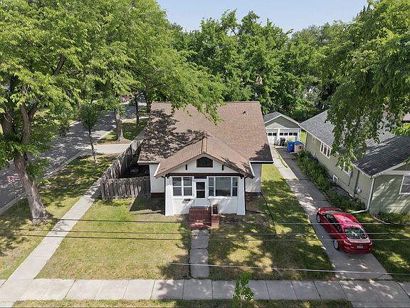 2nd image of 223 11th Ave N