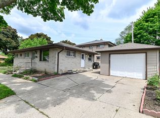 6552 W Lakefield Dr, Milwaukee, WI 53219